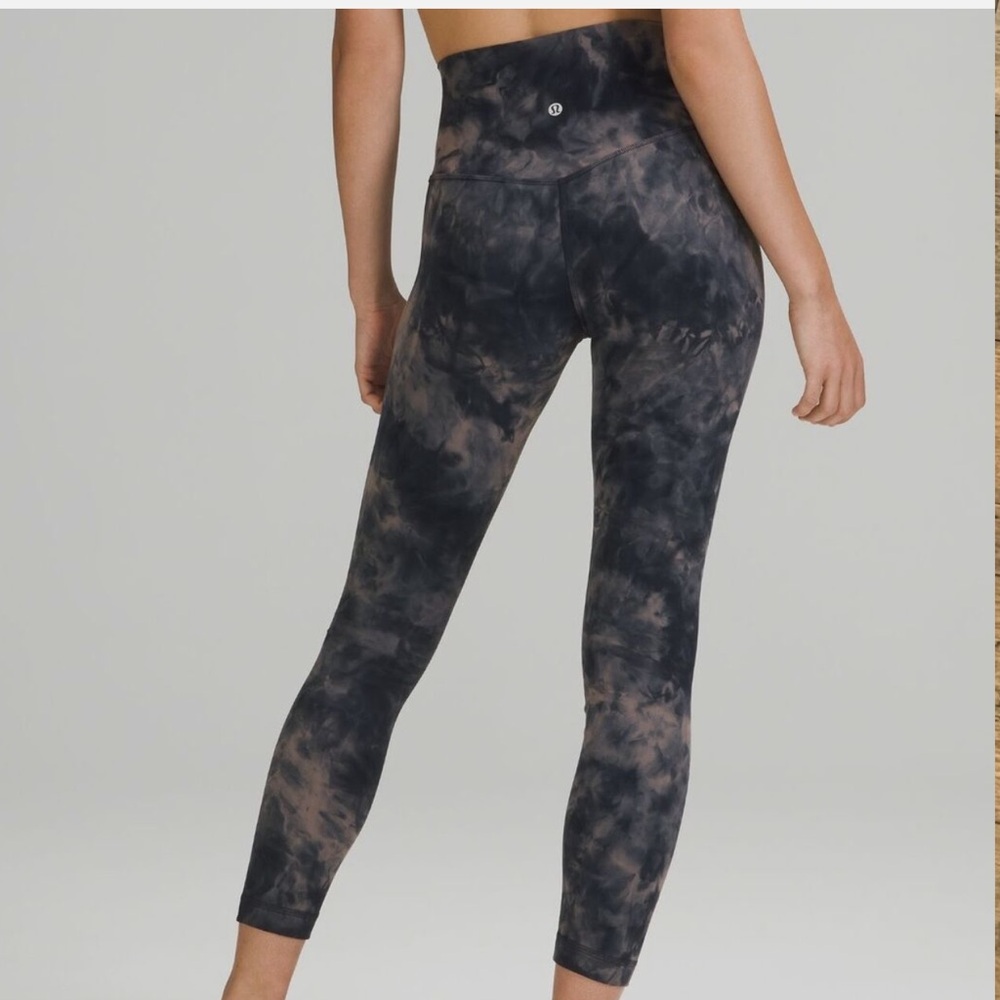 Lululemon Align™ High-Rise Pant 28"
Diamond Dye Lunar Rock size 6
